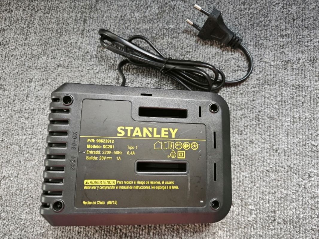 Chargeur de batterie 20V 1A po - Power Tools Stanley avis et prix